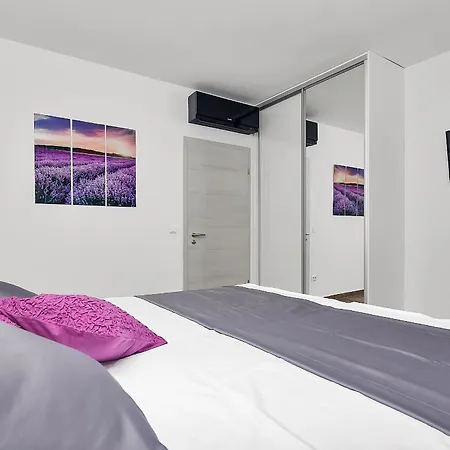 Modern Selina Nera With Heated Pool & Sea View In Villa Makarska