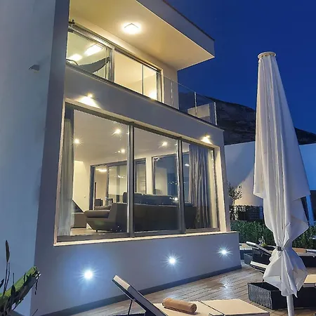 Modern Selina Nera With Heated Pool & Sea View In Villa Makarska