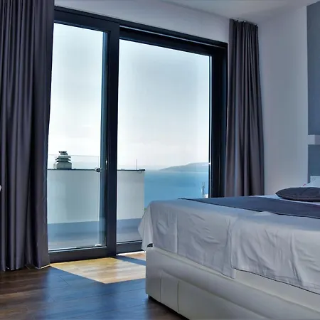 Modern Selina Nera With Heated Pool & Sea View In Villa Makarska