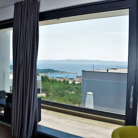Modern Selina Nera With Heated Pool & Sea View In Villa Makarska