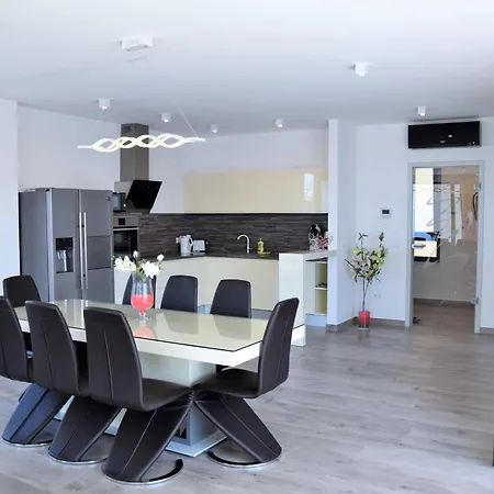 Modern Selina Nera With Heated Pool & Sea View In Makarska