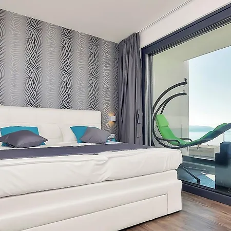 Modern Selina Nera With Heated Pool & Sea View In Villa Makarska