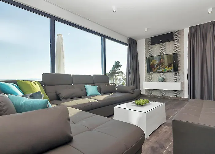 Modern Selina Nera With Heated Pool & Sea View In Villa