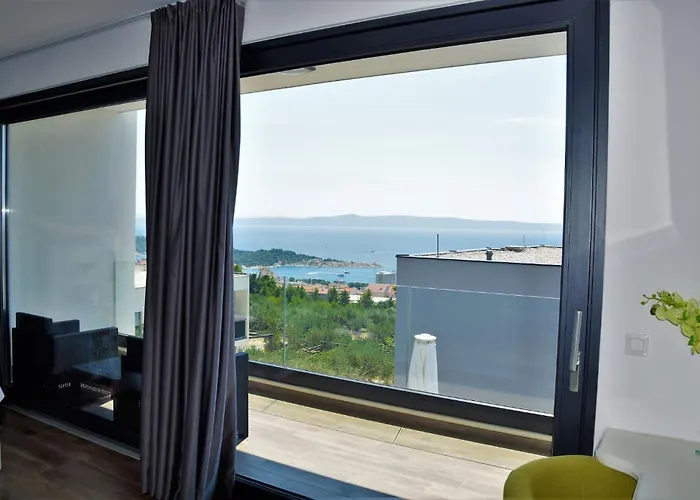 Modern Selina Nera With Heated Pool & Sea View In Villa Makarska