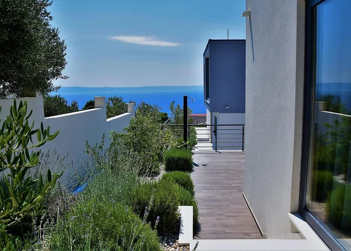 Modern Selina Nera With Heated Pool & Sea View In Villa Makarska