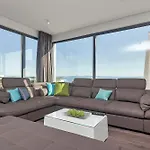 Modern Selina Nera With Heated Pool & Sea View In Willa Makarska