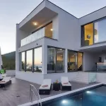 Willa Modern Selina Nera With Heated Pool & Sea View In Makarska