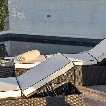 Modern Selina Nera With Heated Pool & Sea View In 마카르스카