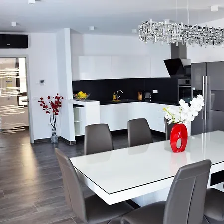 Modern Selina Nera With Heated Pool & Sea View In 마카르스카
