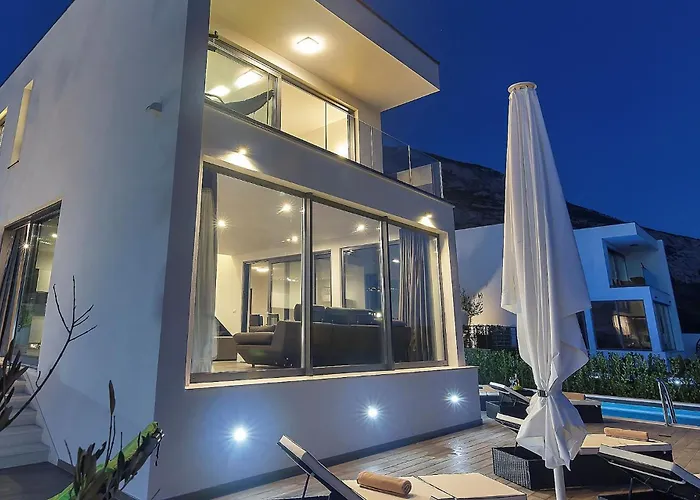 Modern Selina Nera With Heated Pool & Sea View In Villa Makarska