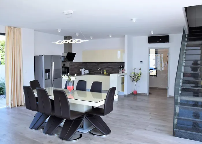 Modern Selina Nera With Heated Pool & Sea View In Makarska