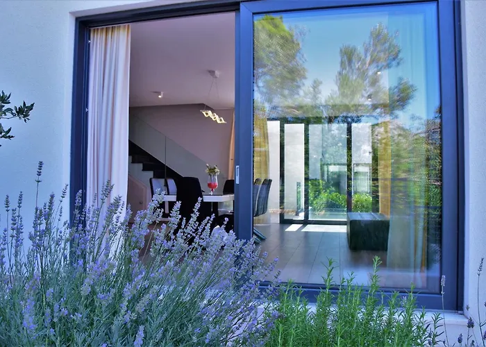 Modern Selina Nera With Heated Pool & Sea View In Villa