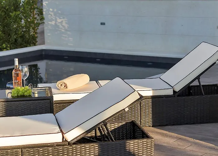 Modern Selina Nera With Heated Pool & Sea View In Makarska